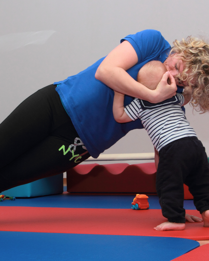 Poporodna vadba za mamice z dojenčki ali brez babyfit poporodni pilates