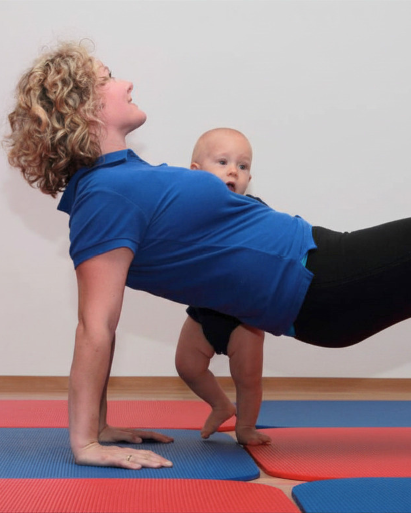 Poporodna vadba za mamice z dojenčki ali brez poporodni pilates babyfit